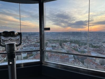 Die schönste Aussicht Prags? Ein Besuch auf dem Fernsehturm in Žižkov