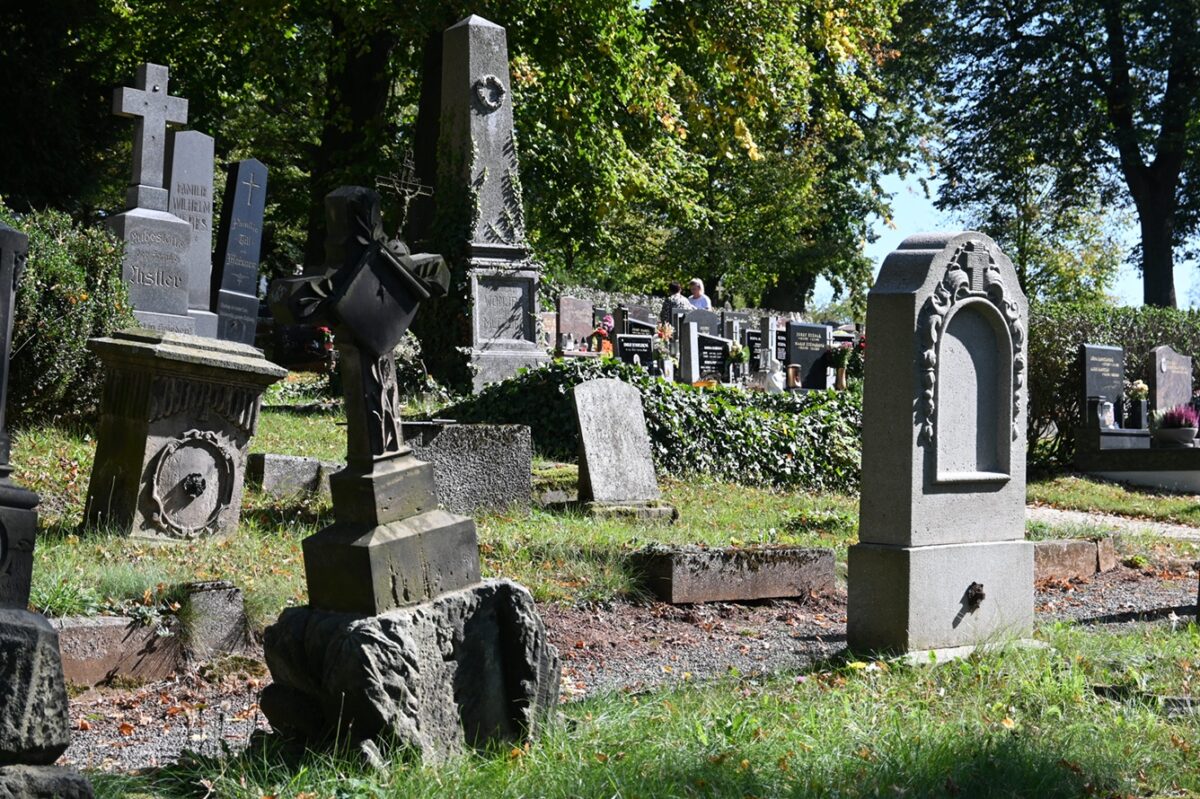 Deutsche Gräber auf einem Friedhof in Mährisch Trübau (Moravská Třebová). Foto: LandesEcho/ Lennard Halfmann
