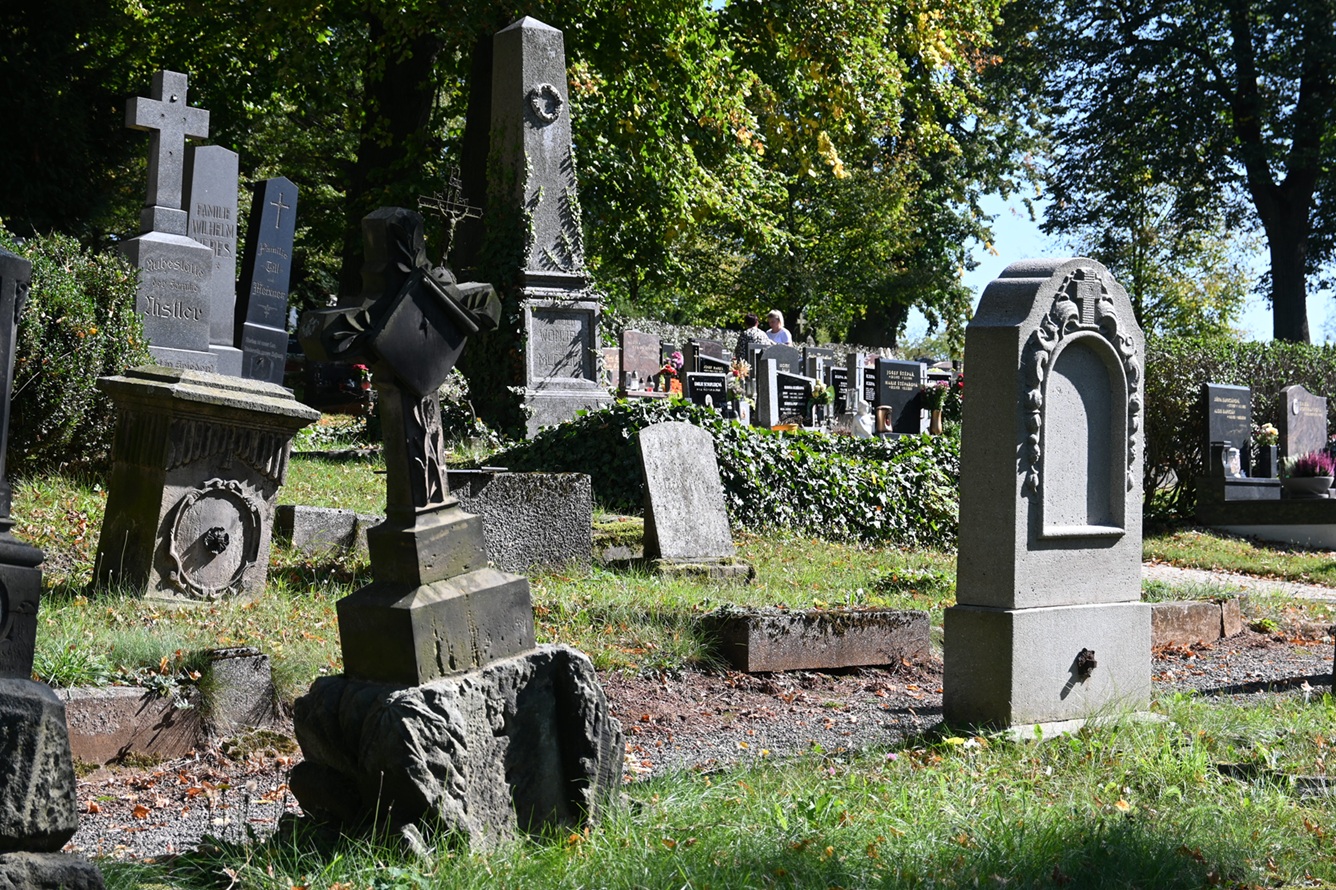 Deutsche Gräber auf einem Friedhof in Mährisch Trübau (Moravská Třebová). Foto: LandesEcho/ Lennard Halfmann