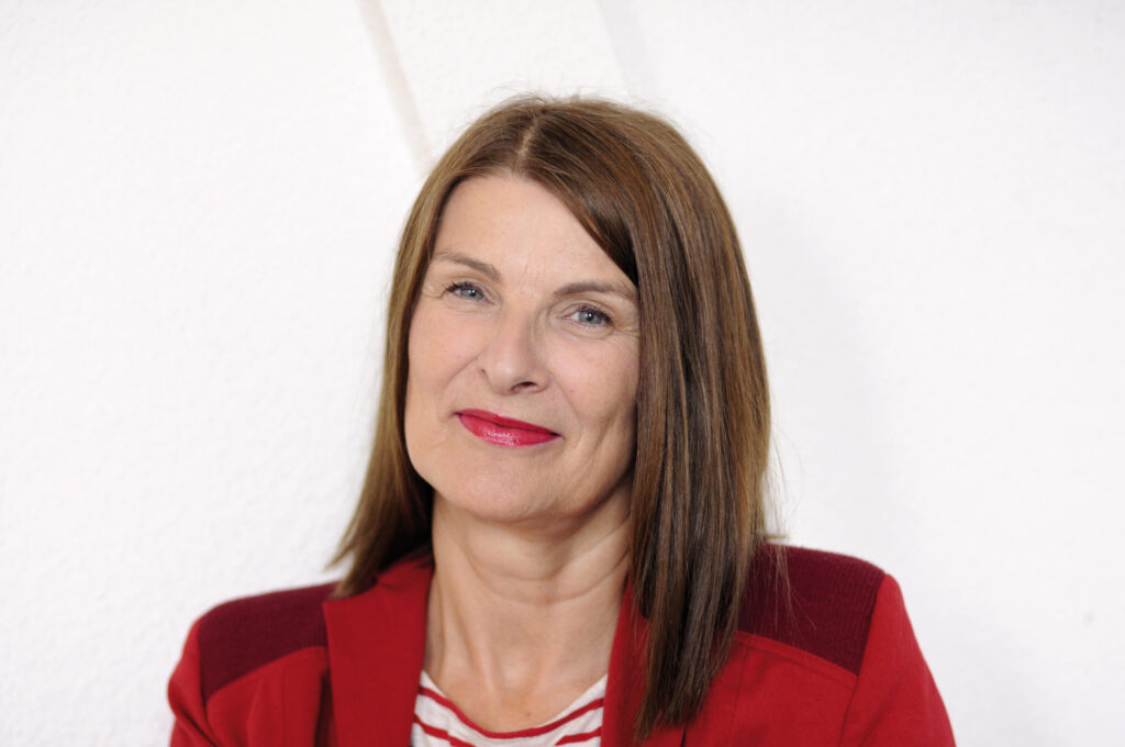 Sabine Scholl – Österreichische Autorin, die mit ihrem Roman „Transit Lissabon“ am Portugal-Schwerpunkt der Prager Buchmesse 2025 teilnimmt.