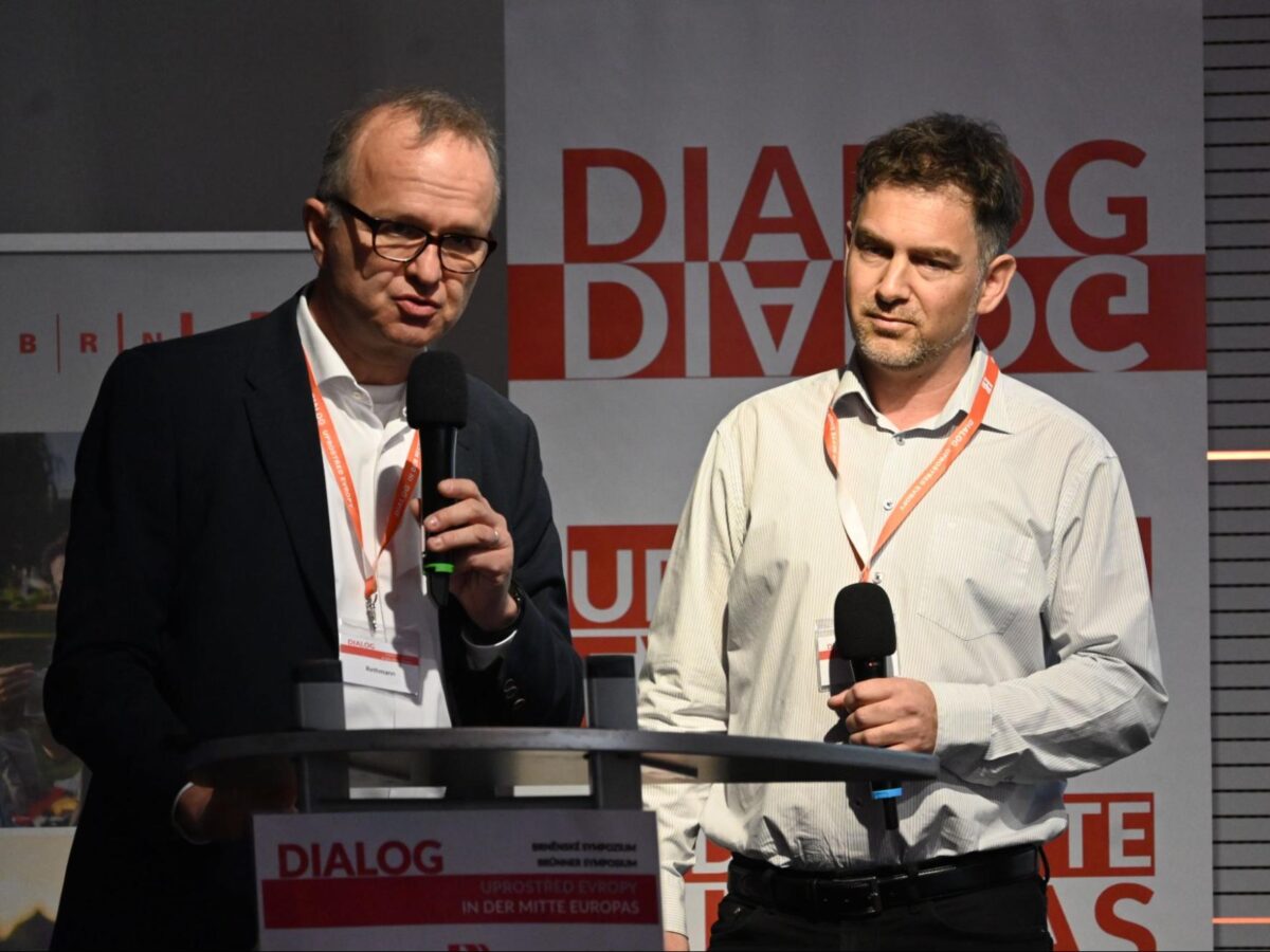 Albert-Peter Rethmann und Matěj Spurný, der Vorsitzende der Bernard-Bolzano-Gesellschaft