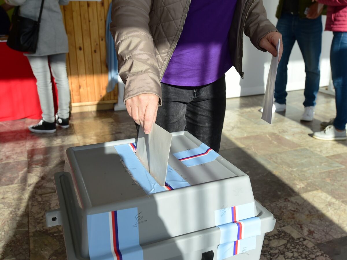 Am 3. & 4. Oktober 2025 wählen die Tschechinnen und Tschechen ein neues Abgeordnetenhaus.