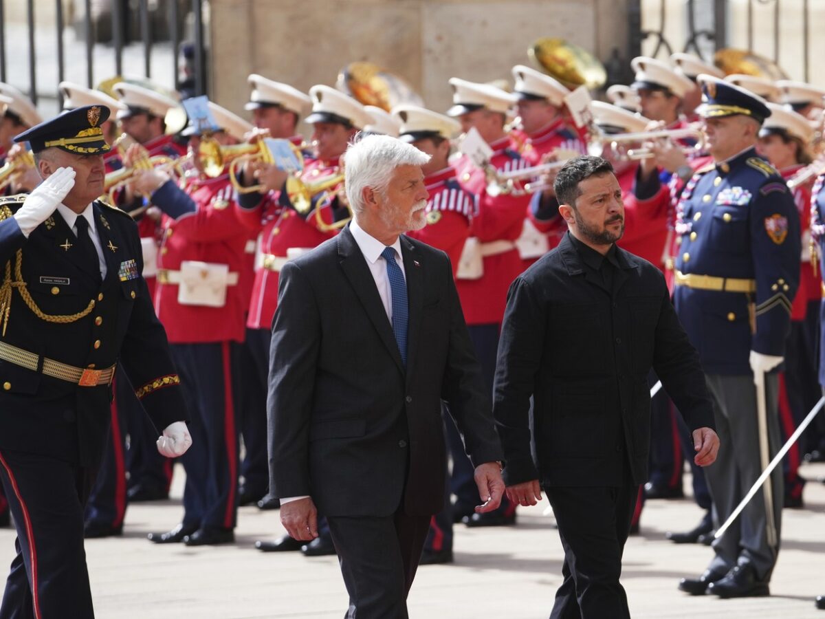 Präsident Petr Pavel empfing den ukrainischen Präsidenten Wolodymyr Selenskij auf der Prager Burg. Foto: ČTK / AP / Petr David Josek