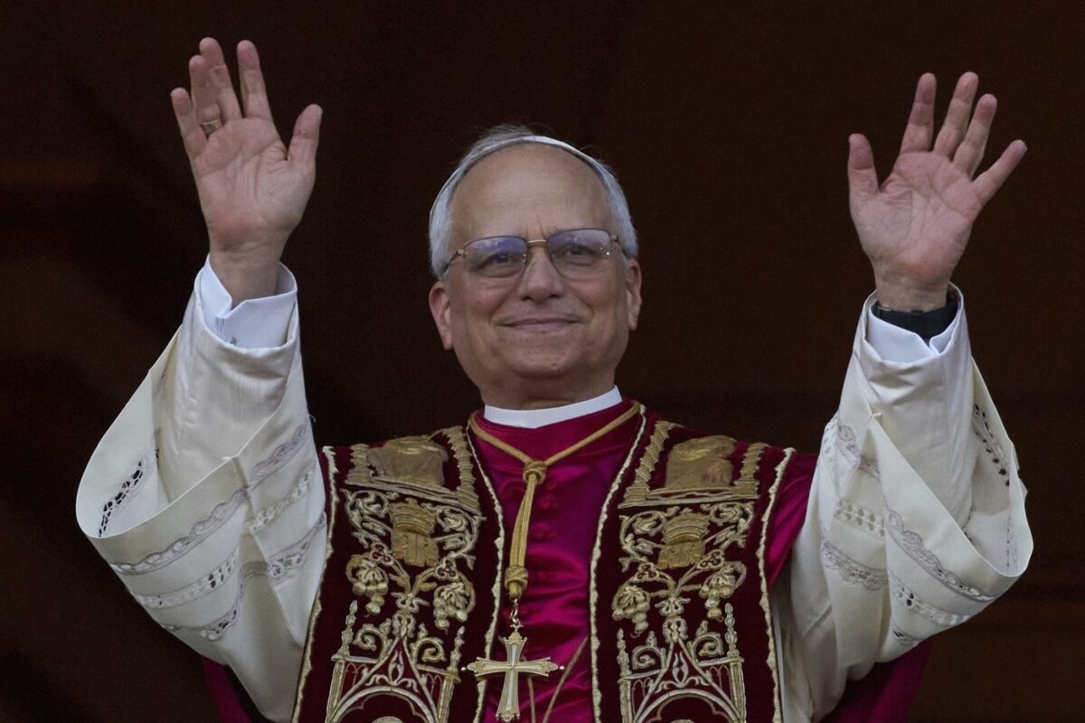 Der US-Amerikaner Robert Francis Prevost ist neuer Papst. Der Erzbischof aus Chicago hat sich für den Papstnamen Leo XIV. entschieden. Er wird als erster US-Amerikaner Oberhauptn der Katholischen Kirche mit 1,4 Milliarden Mitgliedern. Foto: ČTK / AP / Gregorio Borgia