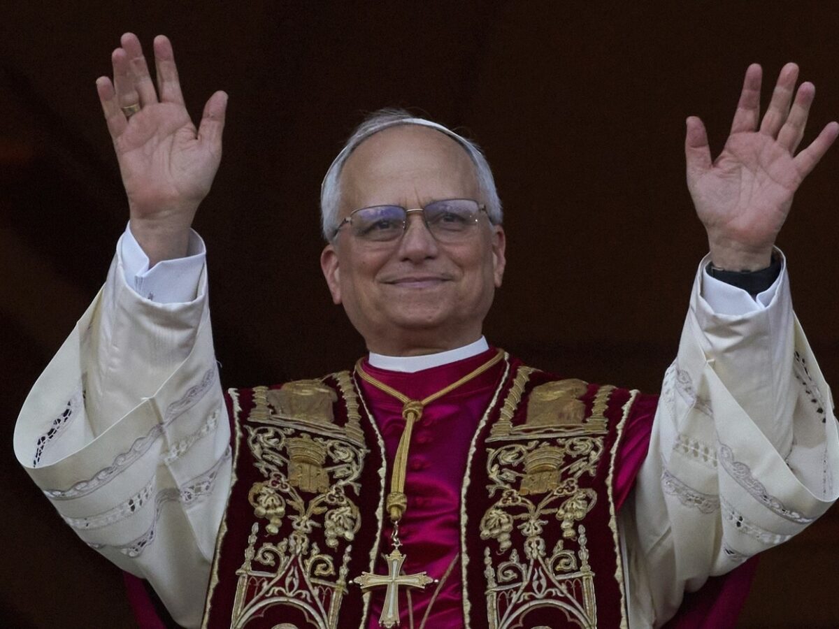 Der US-Amerikaner Robert Francis Prevost ist neuer Papst. Der Erzbischof aus Chicago hat sich für den Papstnamen Leo XIV. entschieden. Er wird als erster US-Amerikaner Oberhauptn der Katholischen Kirche mit 1,4 Milliarden Mitgliedern. Foto: ČTK / AP / Gregorio Borgia