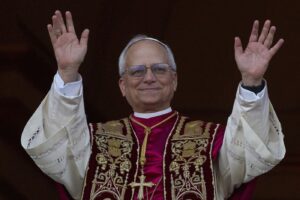 Der US-Amerikaner Robert Francis Prevost ist neuer Papst. Der Erzbischof aus Chicago hat sich für den Papstnamen Leo XIV. entschieden. Er wird als erster US-Amerikaner Oberhauptn der Katholischen Kirche mit 1,4 Milliarden Mitgliedern. Foto: ČTK / AP / Gregorio Borgia