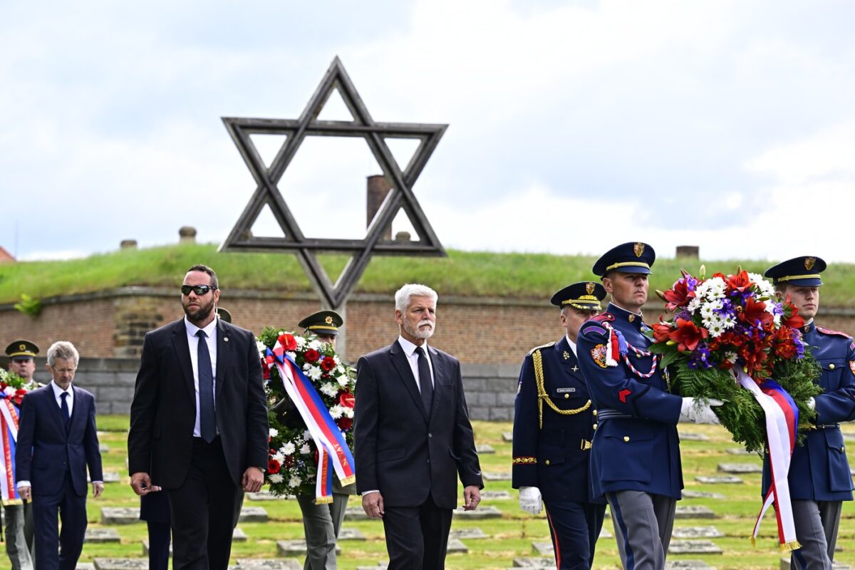 Präsident Petr Pavel bei der Gedenkfeier in Theresienstadt (Terezín) am vergangenen Sonntag, den 18. Mai 2025. In diesem Jahr gedachte man der Befreiung des Konzentrationslagers vor 80 Jahren. Foto: ČTK / Hájek Ondřej