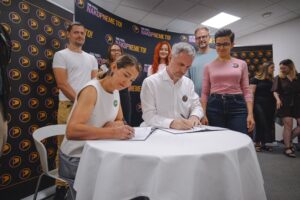 Piraten und Grüne in Tschechien unterzeichnen ein Memorandum über die gemeinsame Zusammenarbeit bei der kommenden Wahl im Herbst.