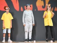 Im Mittelpunkt von „Konferenz der Tiere“ stehen der Löwe Alois, der Elefant Oskar und die Giraffe Leopold.