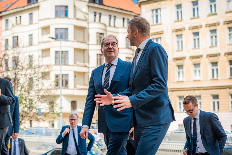 Bei seinem Antrittsbesuch in Prag am vergangenen Freitag verteidigte der deutsche Innenminister Alexander Dobrindt die verschärften Grenzkontrollen auch zu Tschechien. Foto: Ministerstvo vnitra České republiky