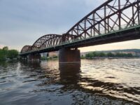 Die Vyšehrad-Eisenbahnbrücke ist seit Jahren Gegenstand von Diskussionen: Neu bauen oder sanieren? Foto: Manuel Rommel