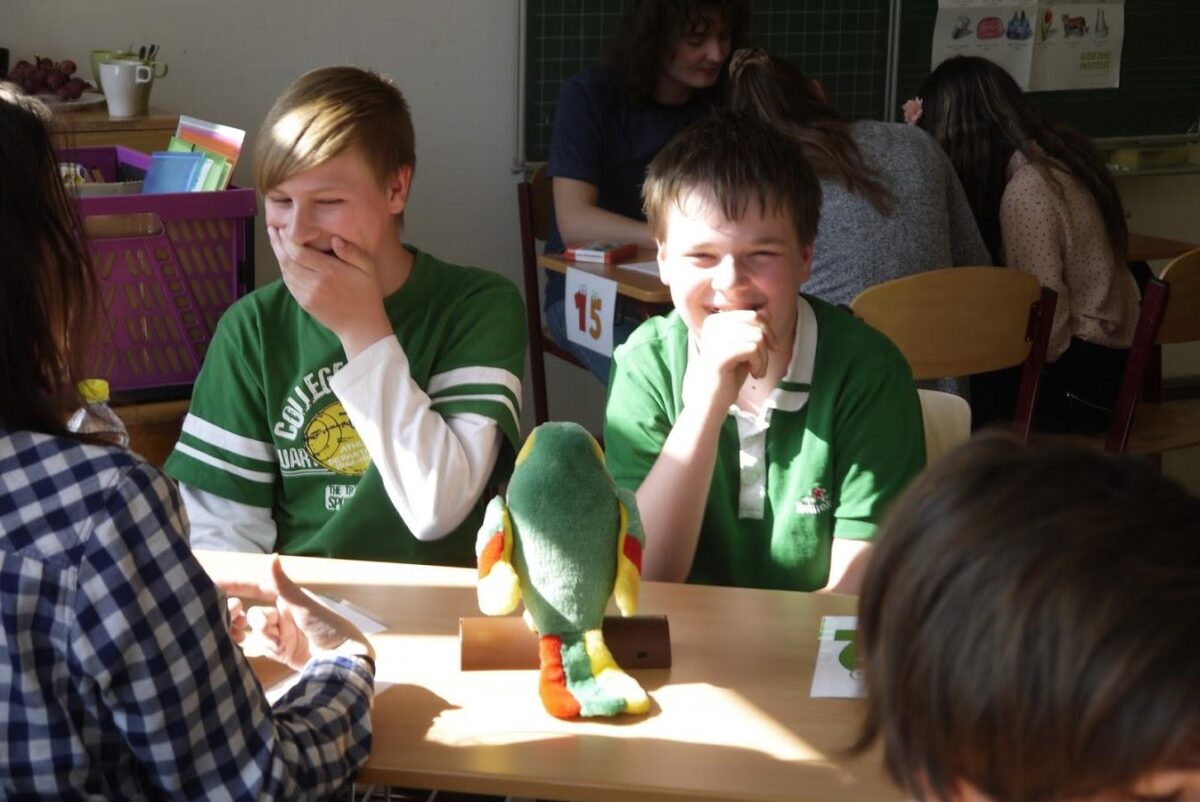 „Deutsch ist super“ ist ein Projekt, das von der Schlesischen Universität in Troppau (Opava) gemeinsam mit Bohemia Troppau, der Wirtschaftsstiftung der Landesversammlung der deutschen Vereine in der Tschechischen Republik, an Dutzenden von Schulen in den Regionen Mährisch-Schlesien und Olmütz durchgeführt wird.