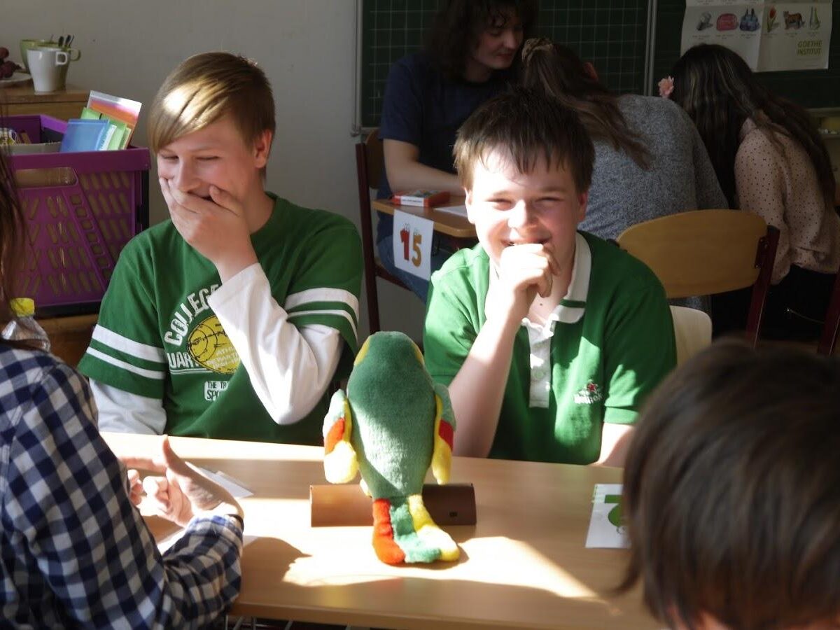 „Deutsch ist super“ ist ein Projekt, das von der Schlesischen Universität in Troppau (Opava) gemeinsam mit Bohemia Troppau, der Wirtschaftsstiftung der Landesversammlung der deutschen Vereine in der Tschechischen Republik, an Dutzenden von Schulen in den Regionen Mährisch-Schlesien und Olmütz durchgeführt wird.