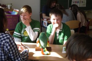 „Deutsch ist super“ ist ein Projekt, das von der Schlesischen Universität in Troppau (Opava) gemeinsam mit Bohemia Troppau, der Wirtschaftsstiftung der Landesversammlung der deutschen Vereine in der Tschechischen Republik, an Dutzenden von Schulen in den Regionen Mährisch-Schlesien und Olmütz durchgeführt wird.