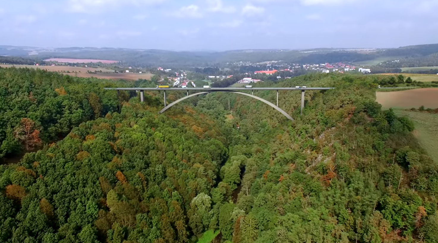 Mit 87 Metern wird die Schnella-Brücke künftig die höchste Straßenbrücke Tschechiens.
