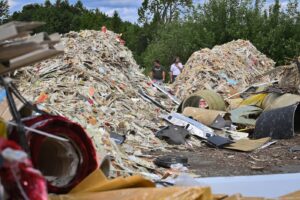 Illegal abgeladener Müll in Georgswalde (Jiříkov) im Kreis Freudenthal (Bruntál). Der Abtransport verzögert sich erneut. Foto: ČTK / Ožana Jaroslav