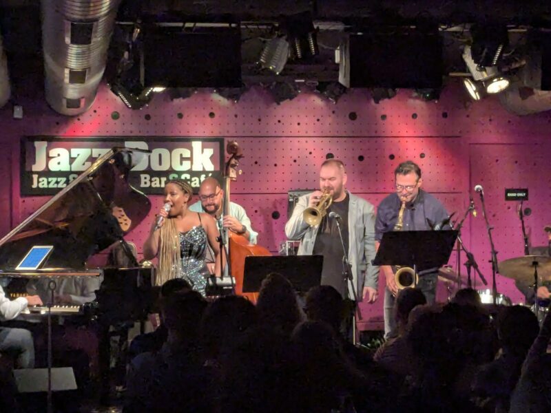Mit Swing durch die Stadt: Ein Streifzug durch Prags Jazzclubs