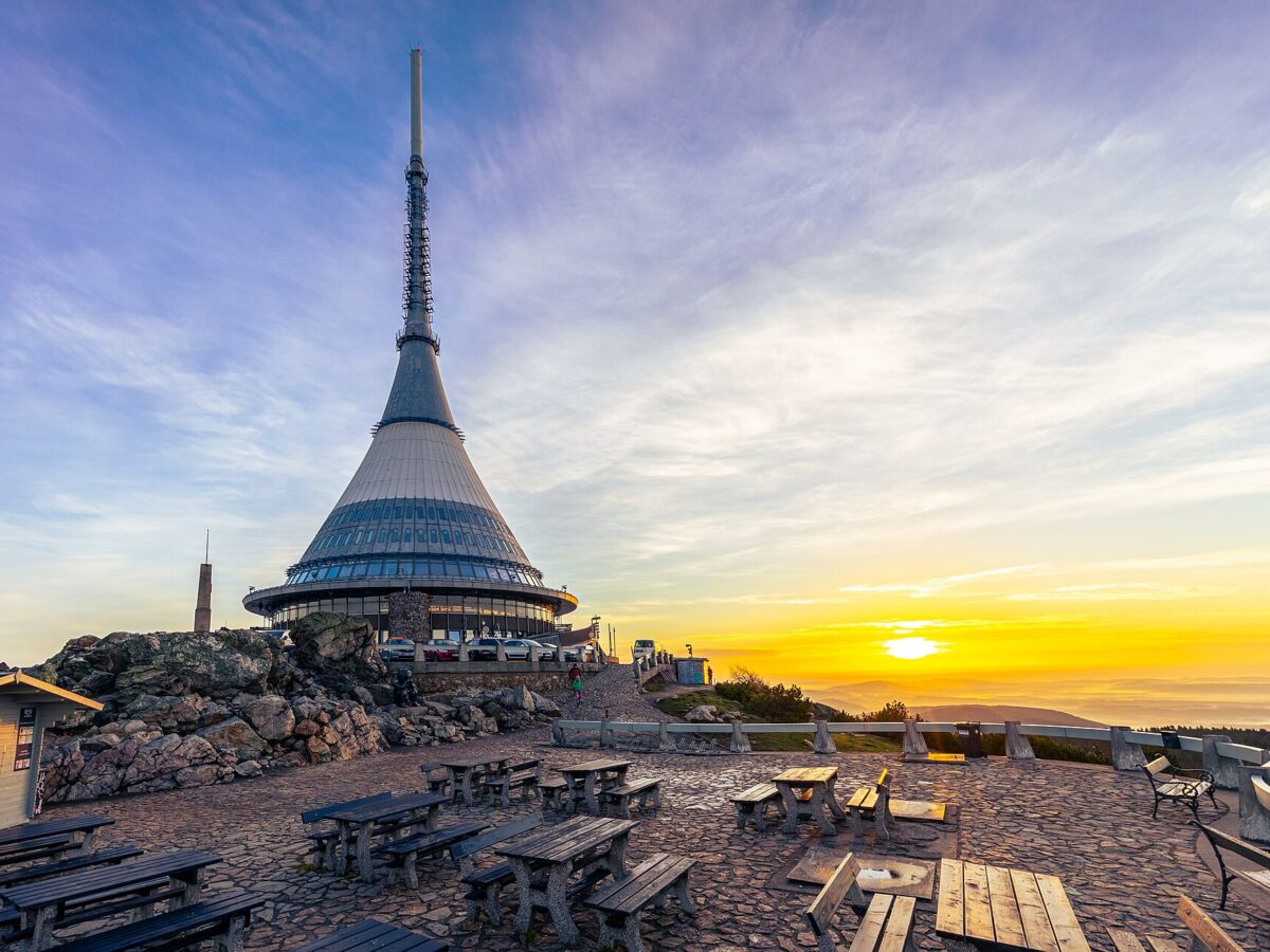 Die Region Reichenberg (Liberecký kraj) wird neuer Eigentümer des Hotels und des Senders auf dem Jeschken (Ještěd).