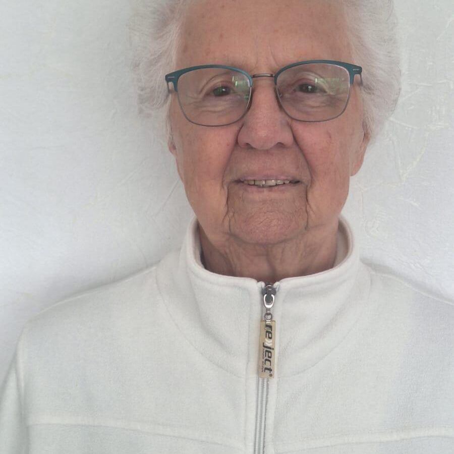 Gerda im Dezember 2024 in ihrer Wohnung.