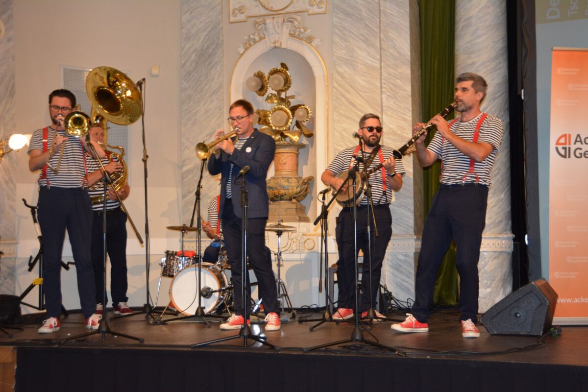 Die Kapelle „The Dixie Hot Licks“ umrahmte den Eröffnungsabend.
