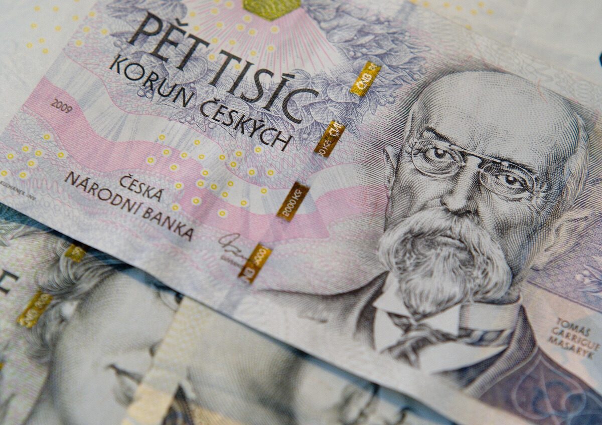 22.400 Kronen (etwa 912 Euro) beträgt der Mindestlohn ab Januar 2026 in Tschechien.