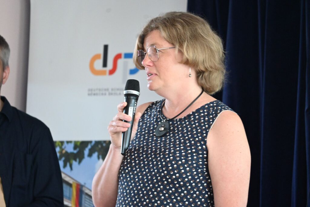 Für Schulleiterin Hanna Budde-Mäkinen hat die DSP in den letzten 35 Jahren eine bemerkenswerte Entwicklung hingelegt.