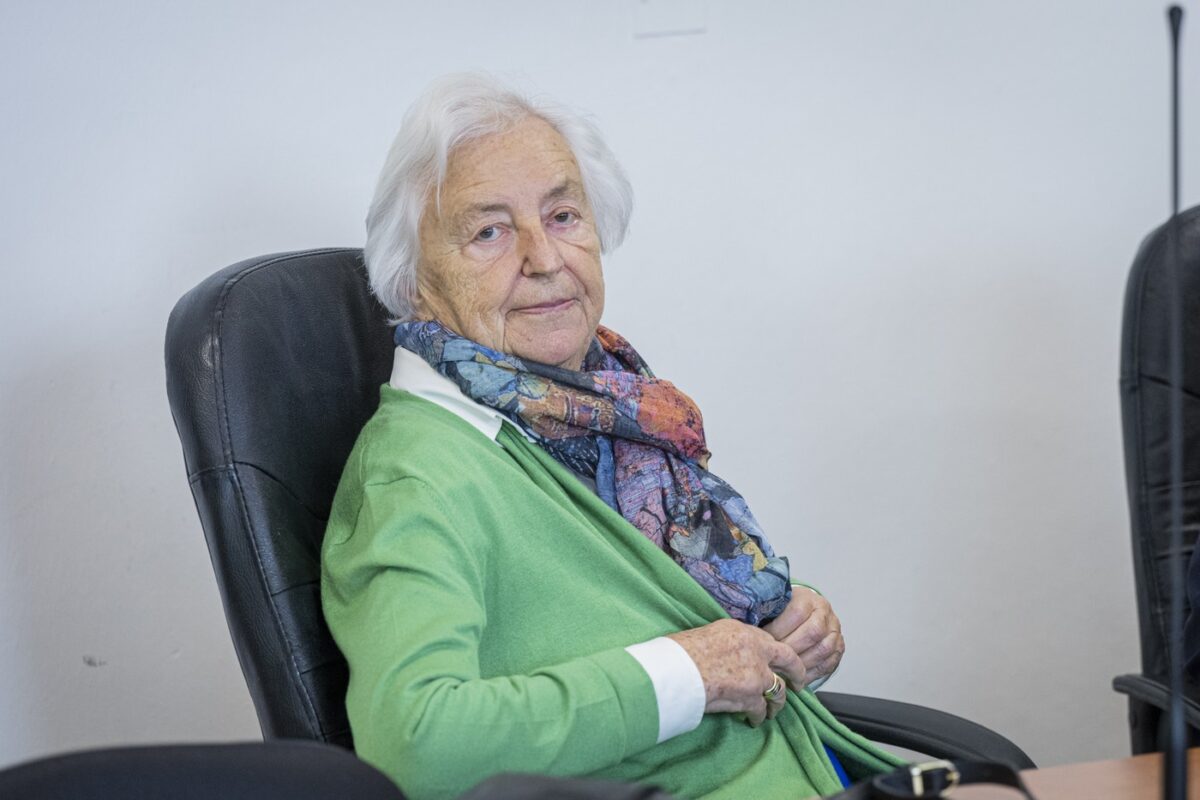 Johanna Kammerlander - Erbin von Karl Des Fours Walderode - am 18. September 2025 vor dem Kreisgericht in Semil (Semily).