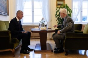 Tschechiens Präsident Petr Pavel beauftragte den ANO-Vorsitzenden Andrej Babiš am Montag mit der Bildung einer Regierung.