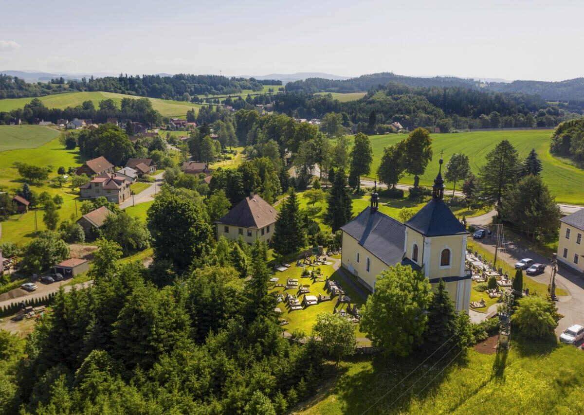 Luftaufnahme von Schreibersdorf (Písečná) im Kreis Wildenschwert (Ústí nad Orlicí).