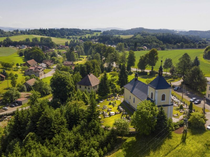 Luftaufnahme von Schreibersdorf (Písečná) im Kreis Wildenschwert (Ústí nad Orlicí).