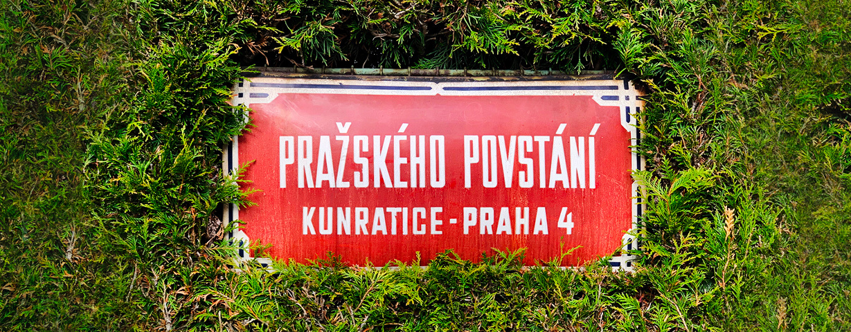 Ein Straßenschild in Prag 4.