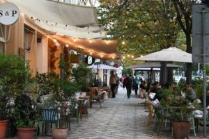 ...oder wieder weiter Richtung Stadt begeben kann, um die letzten warmen Sonnenstrahlen zu nutzten und gemütlich draußen in einen der vielen Cafés zu sitzen.