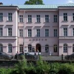 Noch bis Ende Januar 2026 ist im Karlsbader Museum eine Ausstellung über ethnische Minderheiten der Region zu sehen. Thematisiert wird auch die deutsche Minderheit, u.a. sind Egerländer Trachten zu sehen.