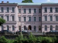 Noch bis Ende Januar 2026 ist im Karlsbader Museum eine Ausstellung über ethnische Minderheiten der Region zu sehen. Thematisiert wird auch die deutsche Minderheit, u.a. sind Egerländer Trachten zu sehen.