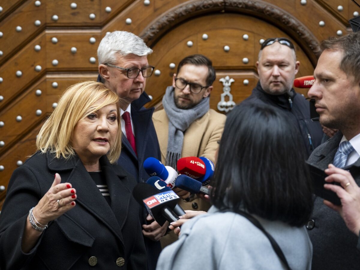 ANO Chefverhandler Alena Schillerová (links) und Karel Havlíček am vergangenen Freitag, den 24. Oktober 2025, vor Vertretern der Presse.