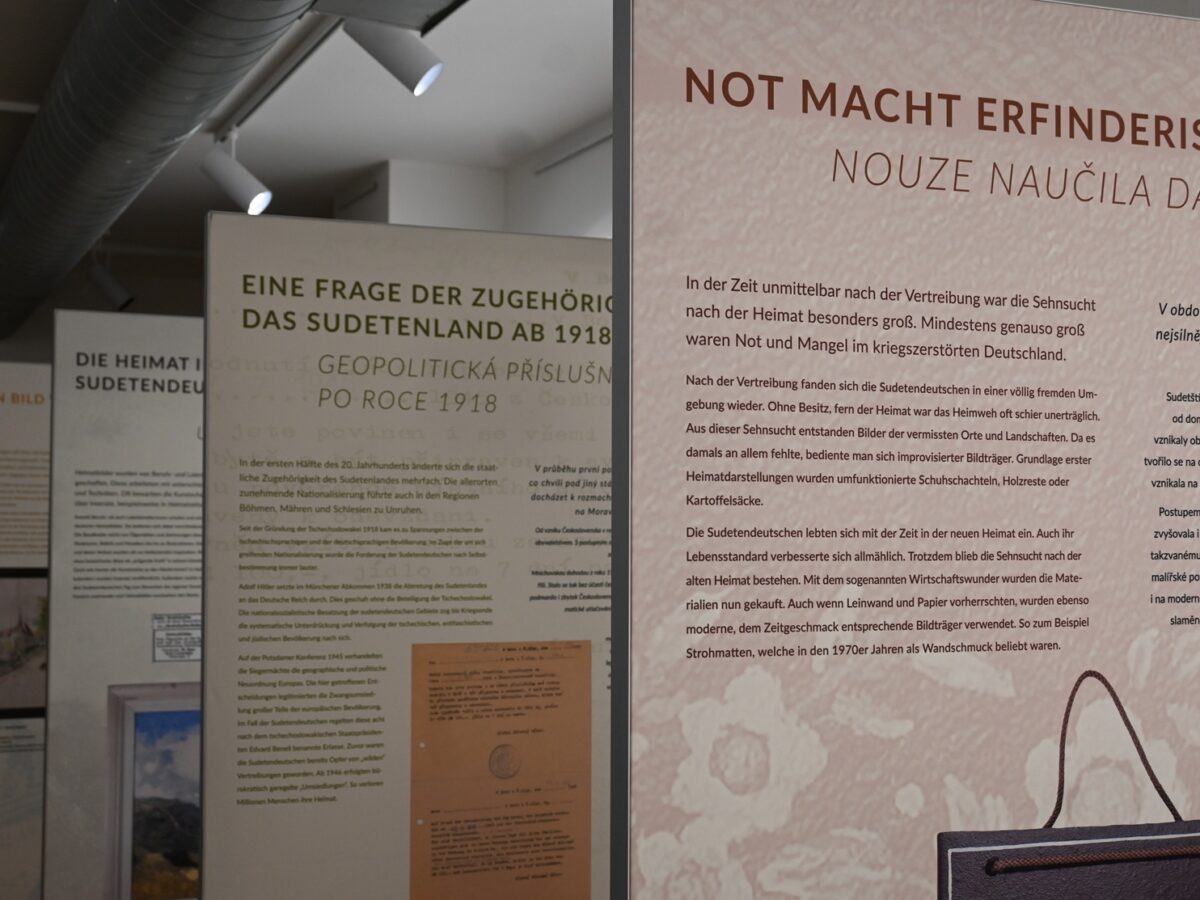 Ausstellung "Verloren, vermisst, verewigt – Heimatbilder der Sudetendeutschen" im Haus der nationalen Minderheiten in Prag