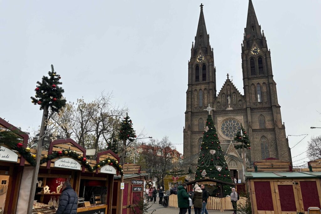 Der Weihnachtsmarkt auf dem Friedensplatz hat bereits seit gestern geöffnet.