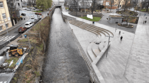 An der Lausitzer Neiße gibt es nun eine Erholungszone mit Park, Wasserzugang und Kunstinstallationen.