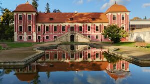 Der sogenannte Prinzenflügel des weitläufigen Schlosses in Schlackenwerth. Die Stadt ist eng mit der Geschichte verschiedenster Adelsfamilien verknüpft.