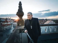 Der ehemalige Prager Erzbischof und Kardinal Dominik Duka verstarb am Dienstag, den 4. November 2025, im Alter von 82 Jahren.