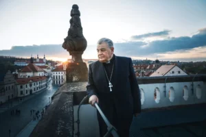 Der ehemalige Prager Erzbischof und Kardinal Dominik Duka verstarb am Dienstag, den 4. November 2025, im Alter von 82 Jahren.