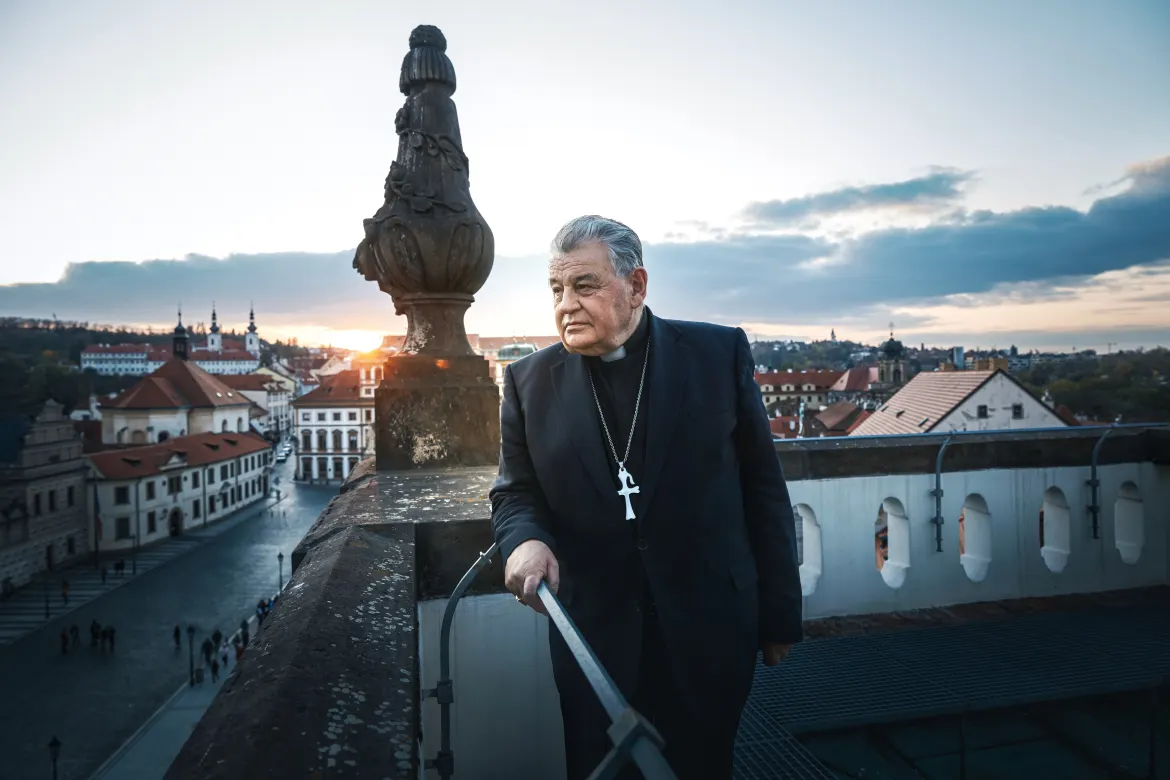 Der ehemalige Prager Erzbischof und Kardinal Dominik Duka verstarb am Dienstag, den 4. November 2025, im Alter von 82 Jahren.