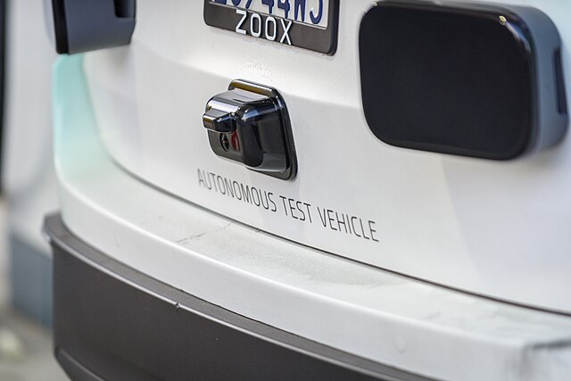 Autonome Fahrzeuge der SAE-Stufe 3 sind künftig auf bestimmten Streckenabschnitten zugelassen. Credit: WikimediaCommons