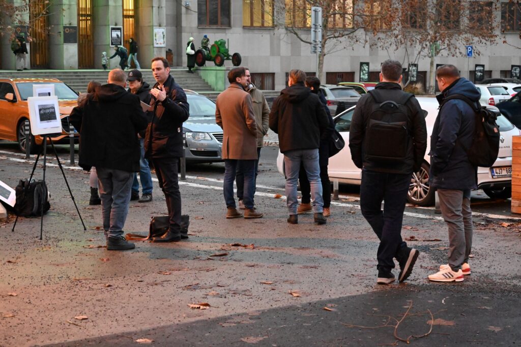Anlässlich des 125-jährigen Jubiläums am 09.12.2025 lud Initiator Thomas Oellermann vom DFC Prag zu einem Pressegespräch an den Ort des Geschehens.