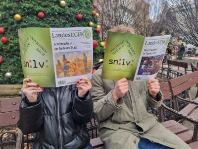 Mit einem Abo des LandesECHO sind Sie immer auf dem Laufenden, was sich in den deutsch-tschechischen Beziehungen tut – in Politik, Gesellschaft, Wirtschaft oder Kultur. Sie unterstützen eine unabhängige, nichtkommerzielle und meinungsfreudige Zeitschrift. Außerdem erfahren Sie mehr über die deutsche Minderheit, ihre Geschichte und ihr Leben in der Tschechischen Republik.