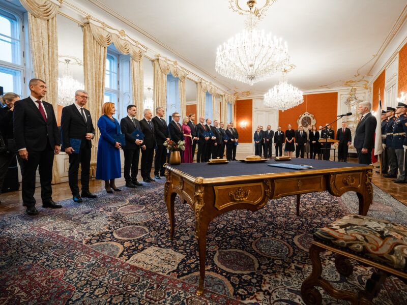 Das sind die Ministerinnen und Minister der neuen tschechischen Regierung