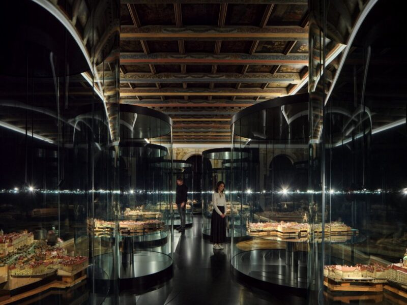 Einblick in die Ausstellung "Die Stadt im Wandel der Zeit" im wiedereröffneten Museum der Stadt Prag in Florenc.