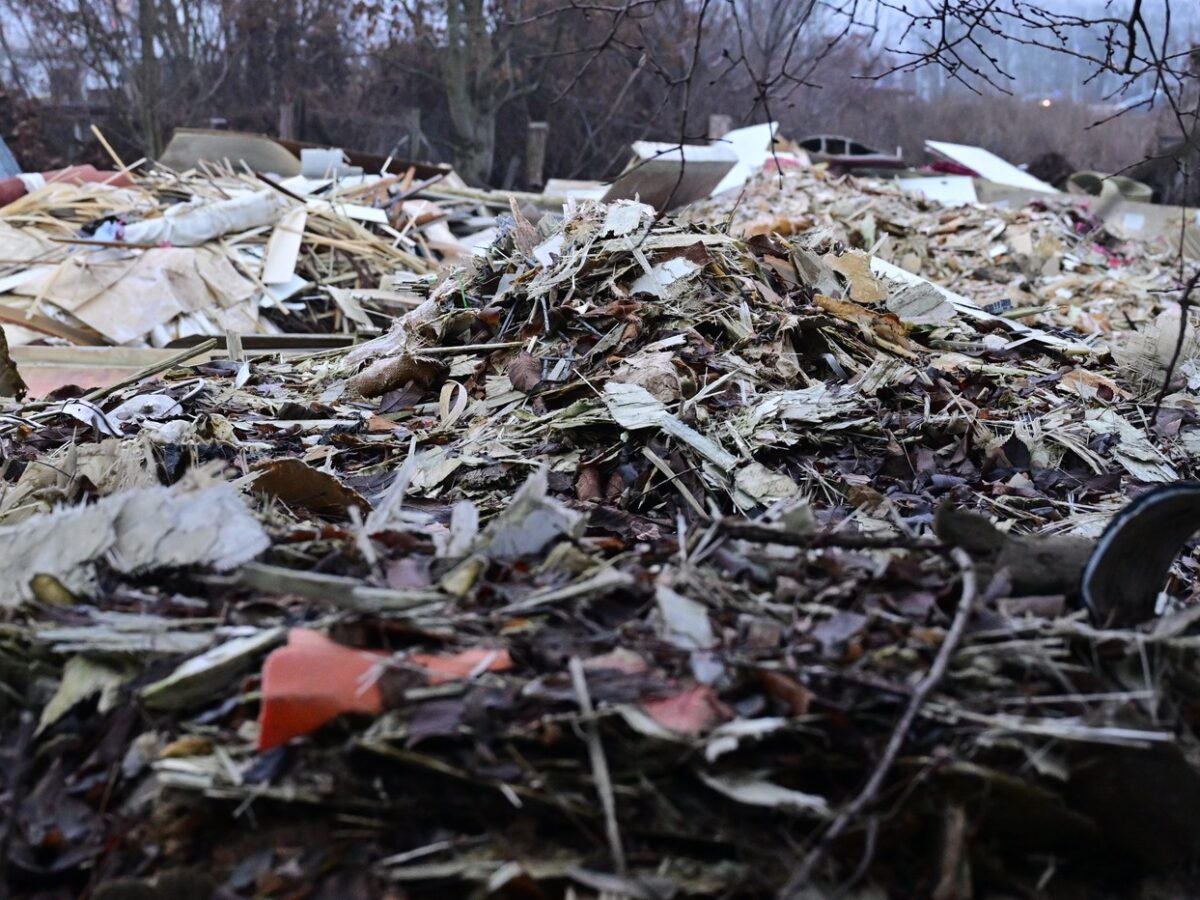 In Tschechien ist erneut eine illegale Deponie mit Müll aus Deutschland aufgetaucht, diesmal in einem Stadtteil von Brünn (Brno).