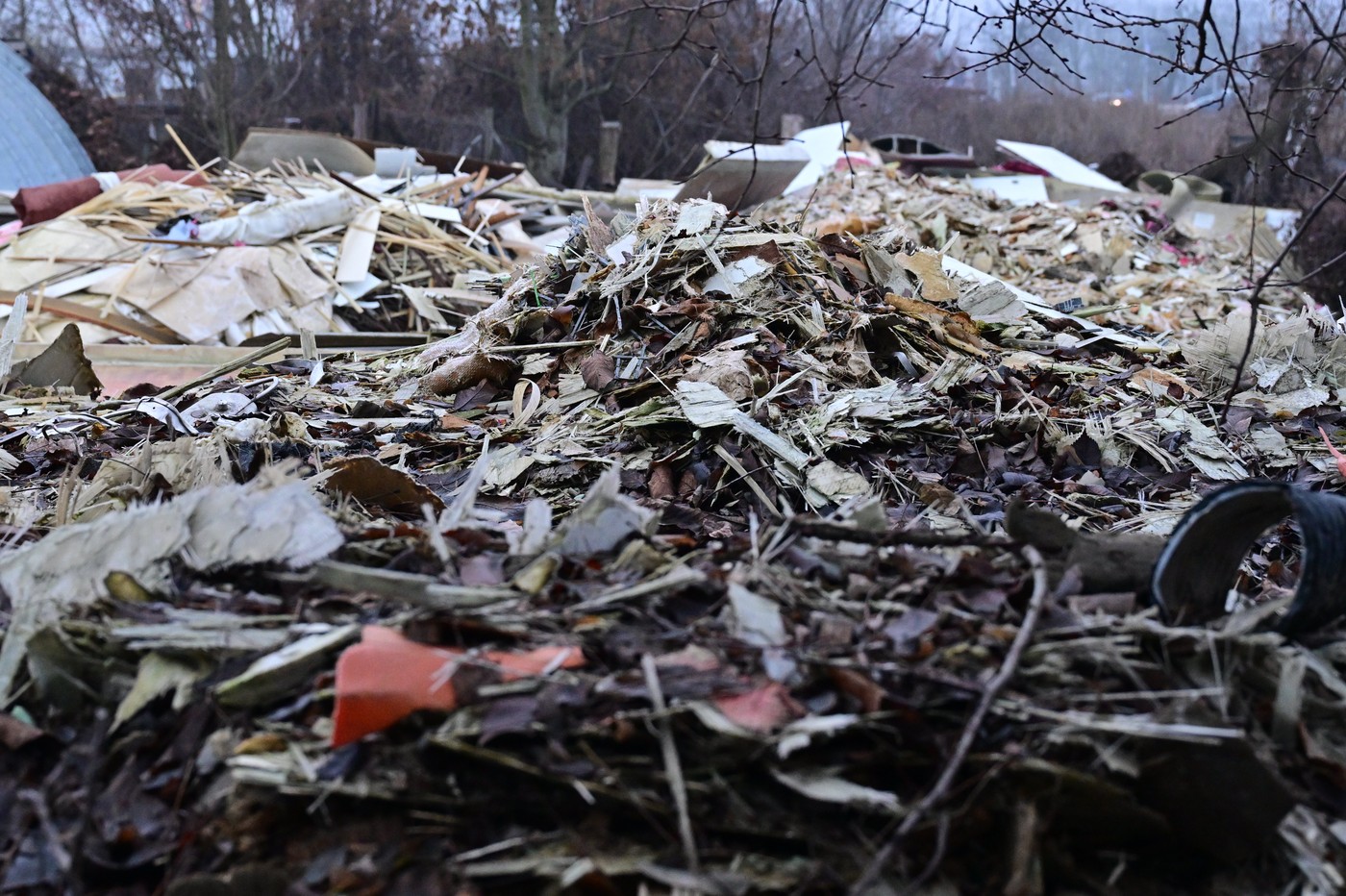 In Tschechien ist erneut eine illegale Deponie mit Müll aus Deutschland aufgetaucht, diesmal in einem Stadtteil von Brünn (Brno).