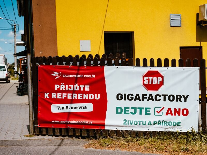Lange hatte sich die Gemeinde Deutsch-Leuten (Dolní Lutyňa) gegen den Bau einer Gigafactory eingesetzt. Auch wenn sich die Samsung-Pläne nun erledigt haben: Ein Industriegebiet soll weiterhin entstehen.